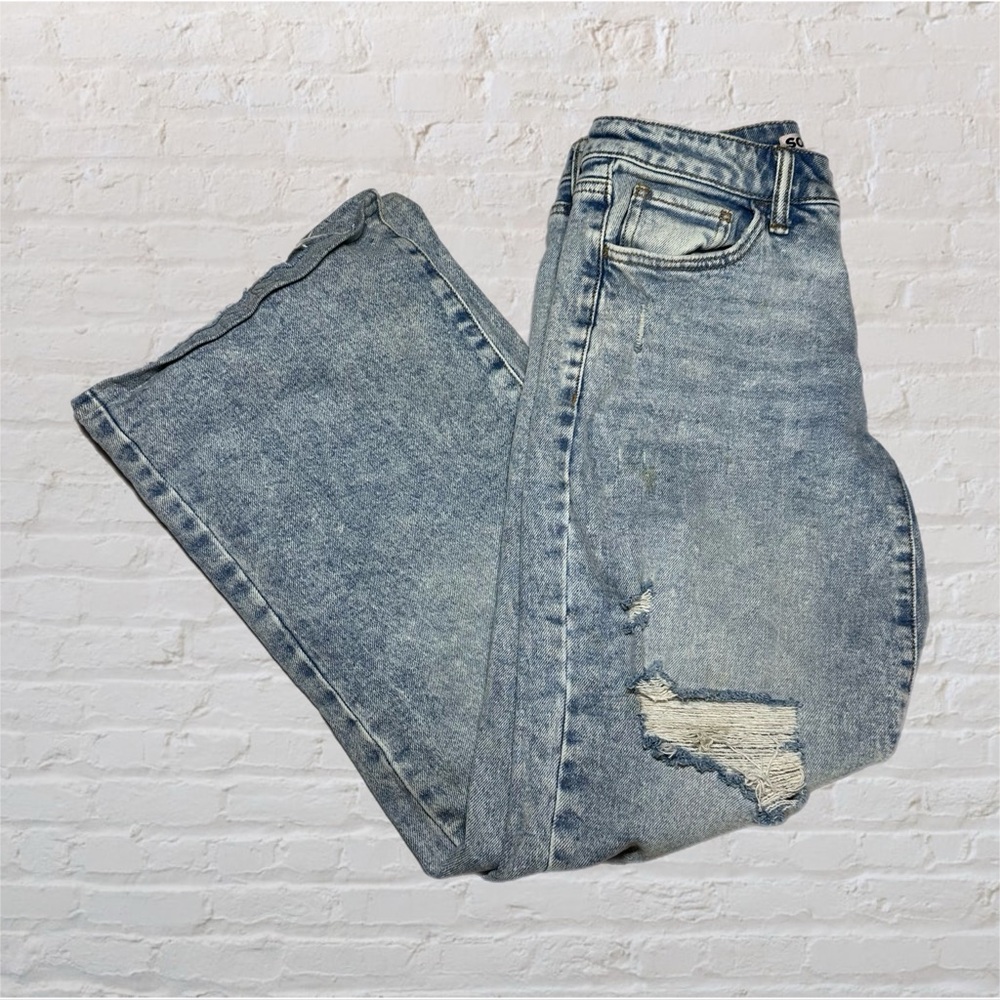 SO Light Blue Denim Low Rise Wide Leg Distressed Jeans in Women’s Size 0/24W